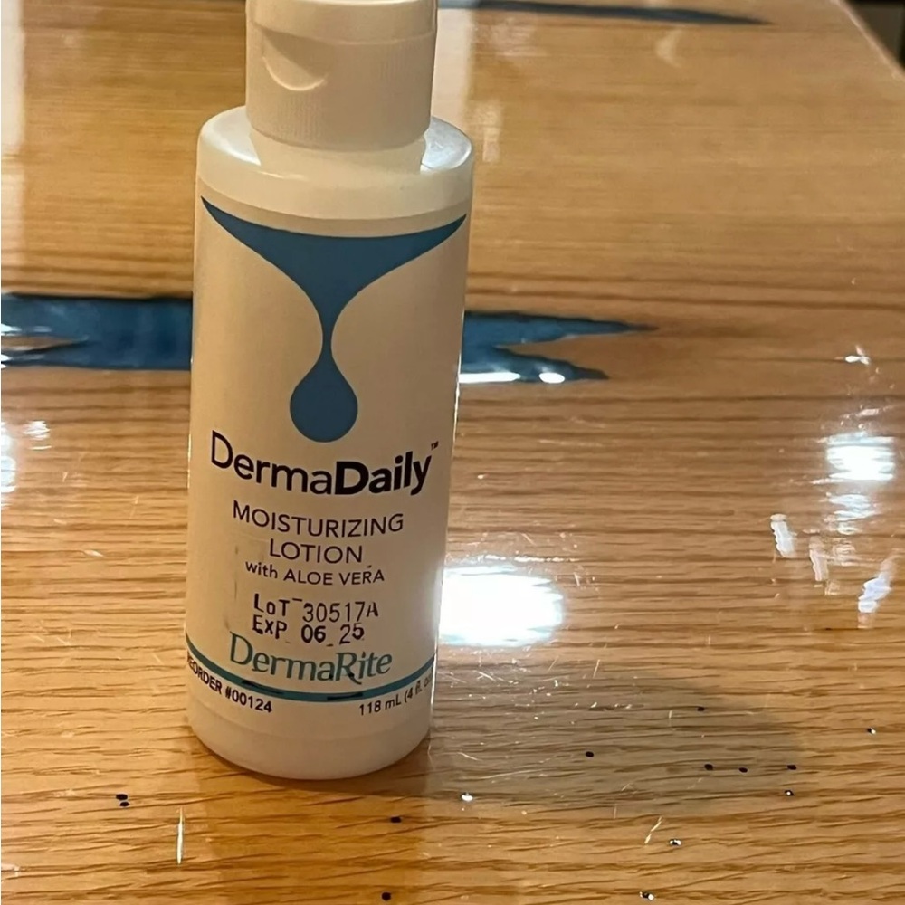 DermaRite DermaDaily‎ MOISTURIZING LOTION W/ALOE VERA. Exp 06/25. Size 118mL New